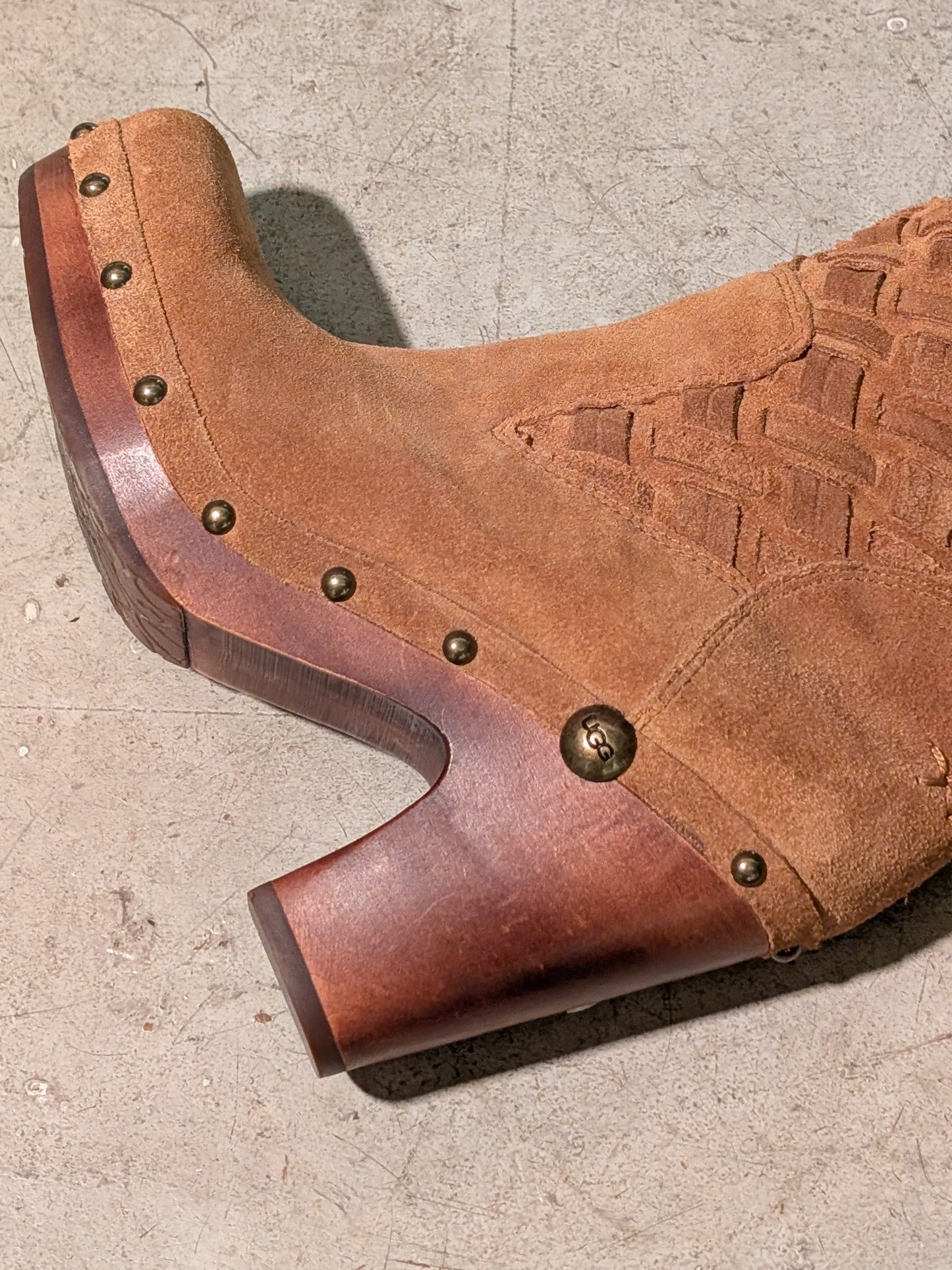 UGG WOVEN LEATHER BOOTS - SIZE 6.5