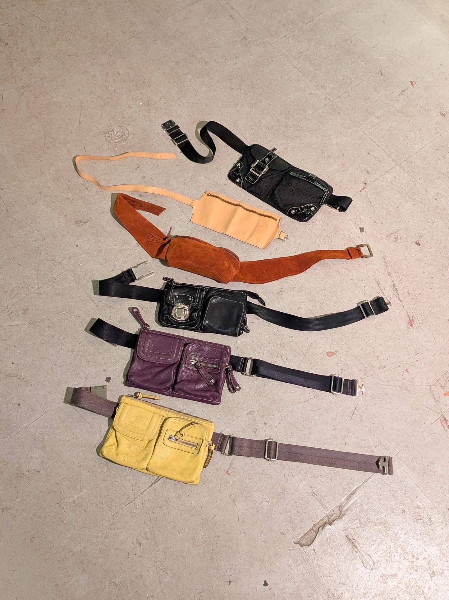 GUESS BELT BAG - BLACK