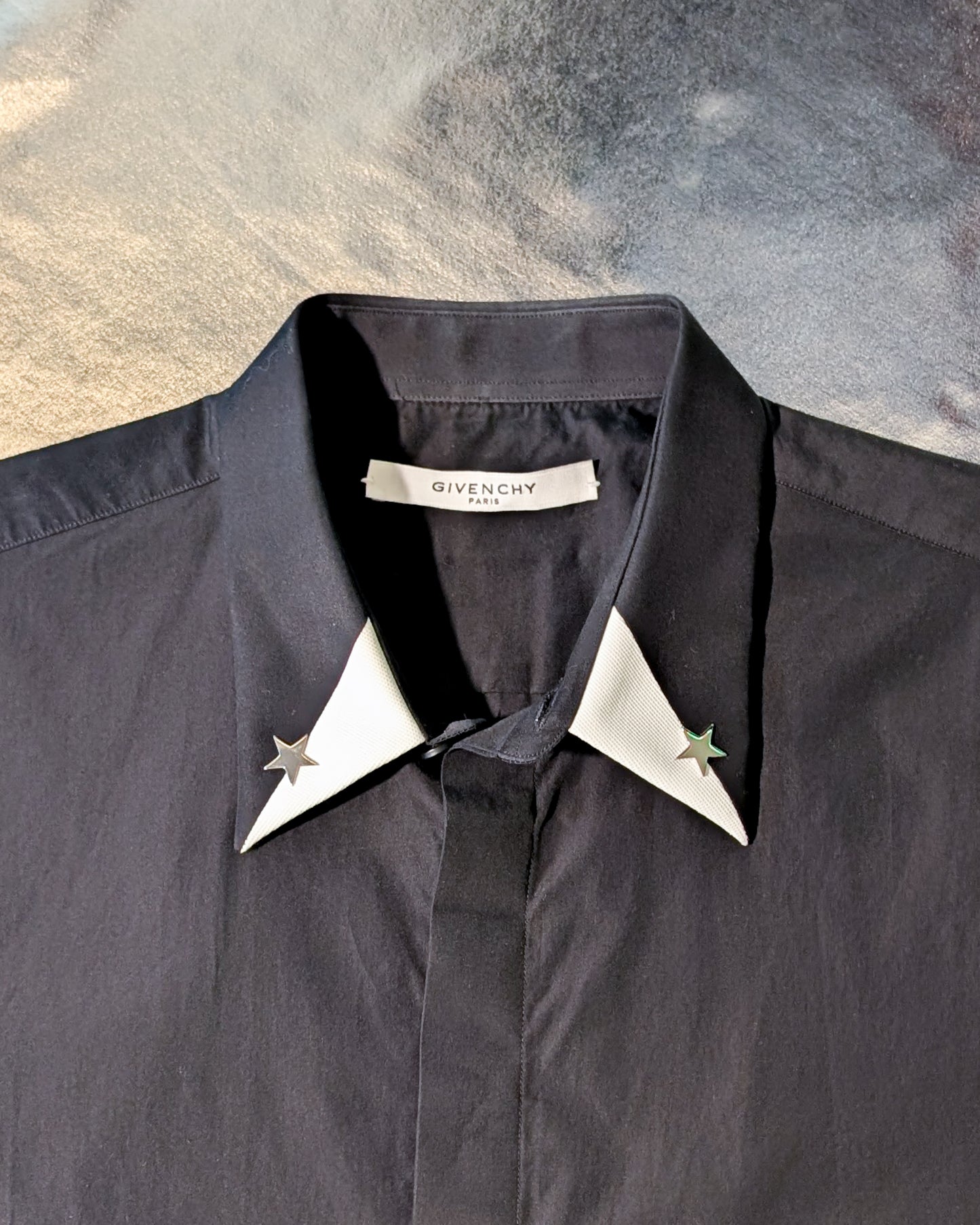 GIVENCHY DRESS SHIRT - MED