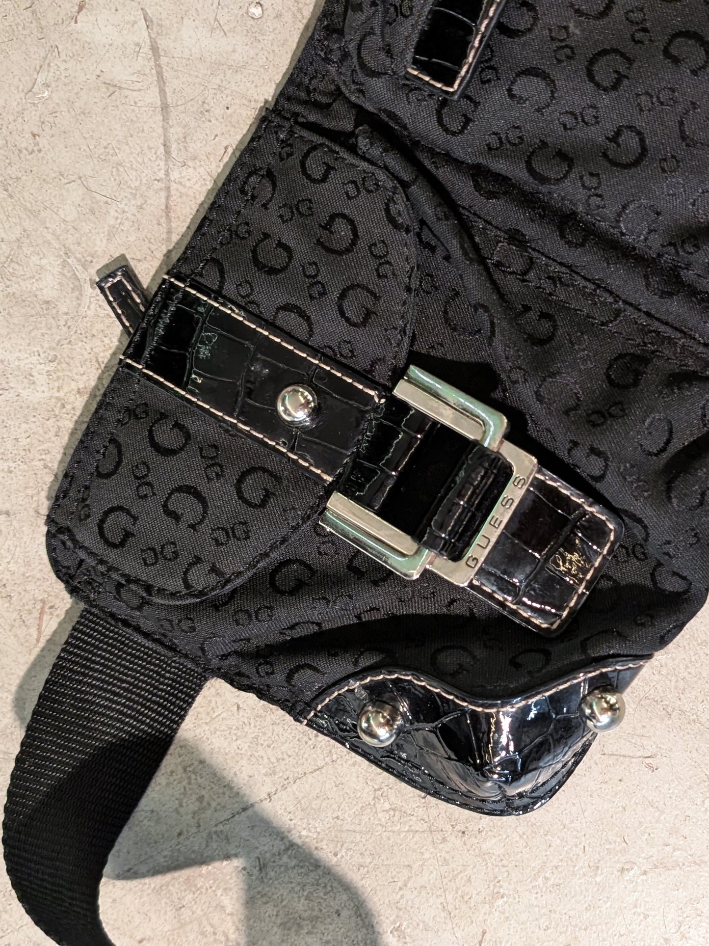 GUESS BELT BAG - BLACK