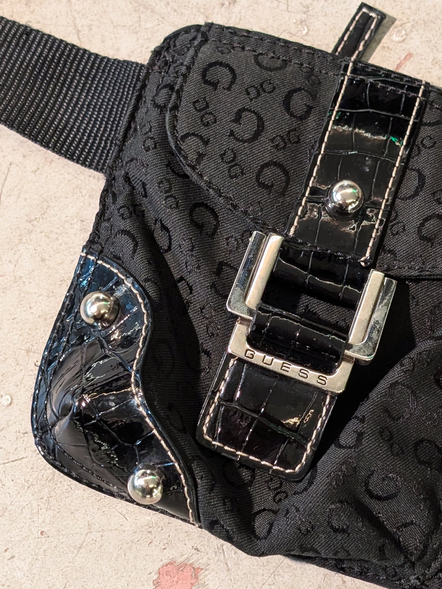 GUESS BELT BAG - BLACK