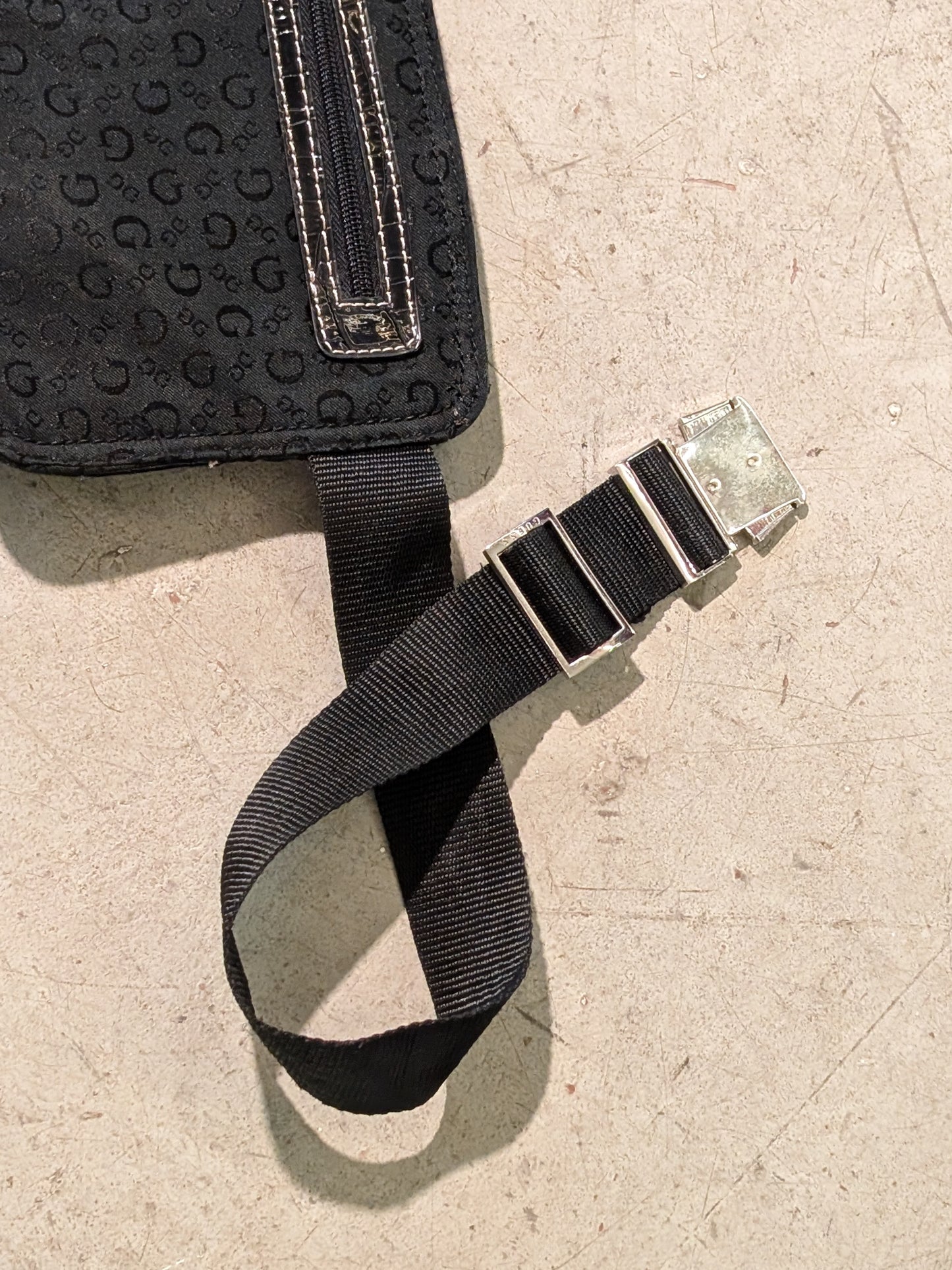 GUESS BELT BAG - BLACK